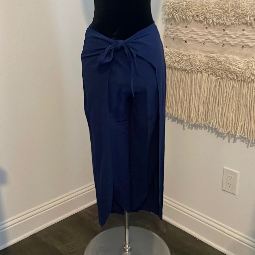 Navy blue slit capris